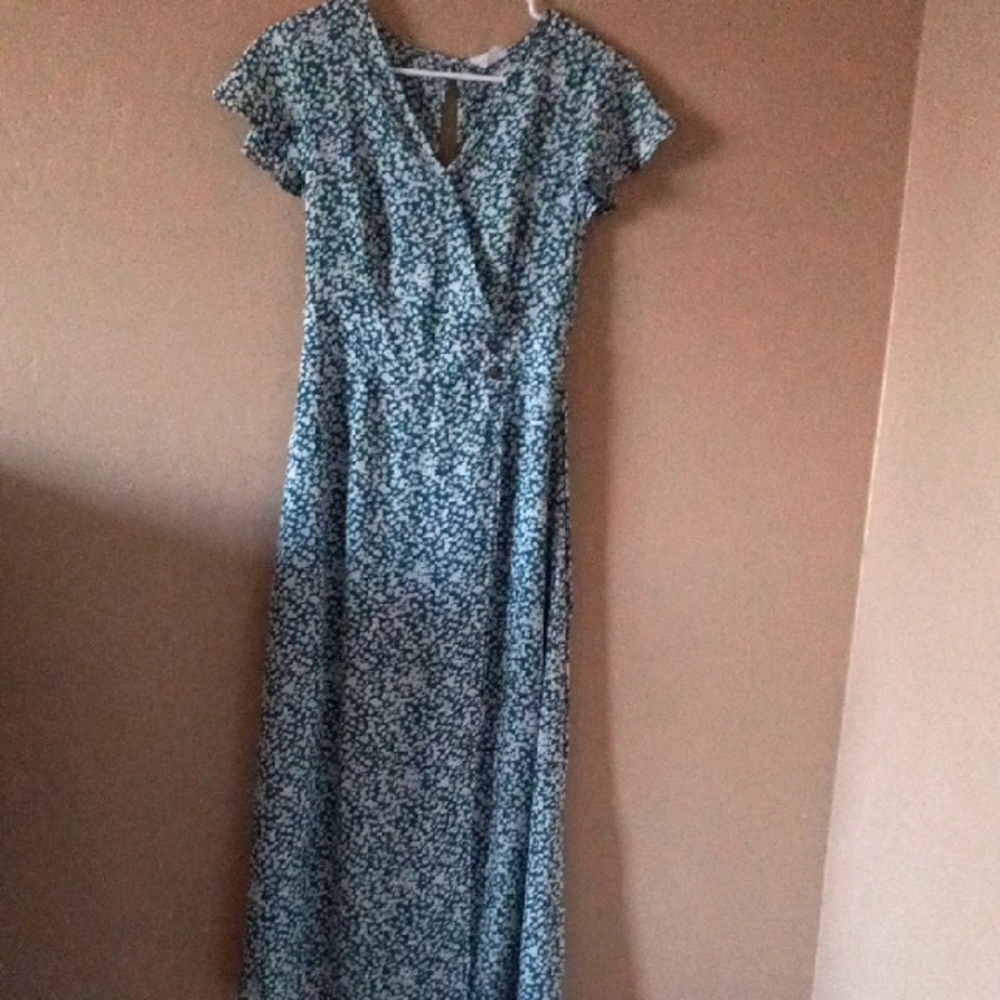 Sienna Sky Green and White Flutter Sleeve Maxi Dress